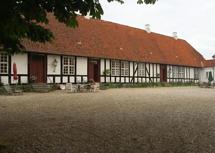 Nyaraló Historic Place At Gelskov Estate Ringe